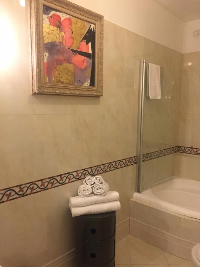 Joy Bed And Breakfast 奥比索拉玛里纳 外观 照片