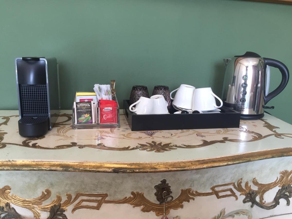 Joy Bed And Breakfast 奥比索拉玛里纳 外观 照片